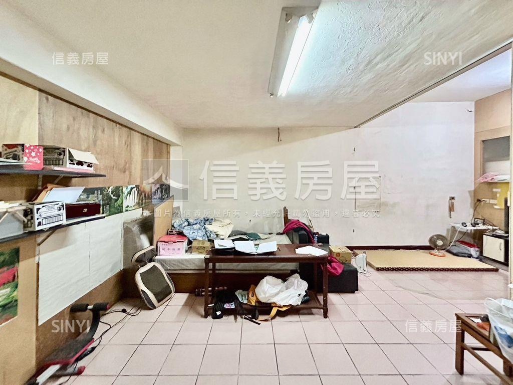 家樂福生活圈角間住店房屋室內格局與周邊環境