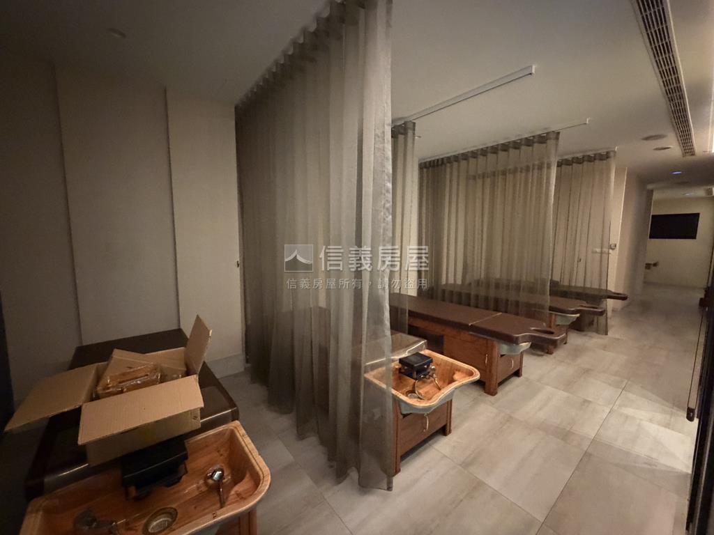 近國道大面寬雙店面房屋室內格局與周邊環境