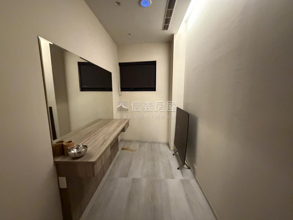 近國道大面寬雙店面房屋室內格局與周邊環境