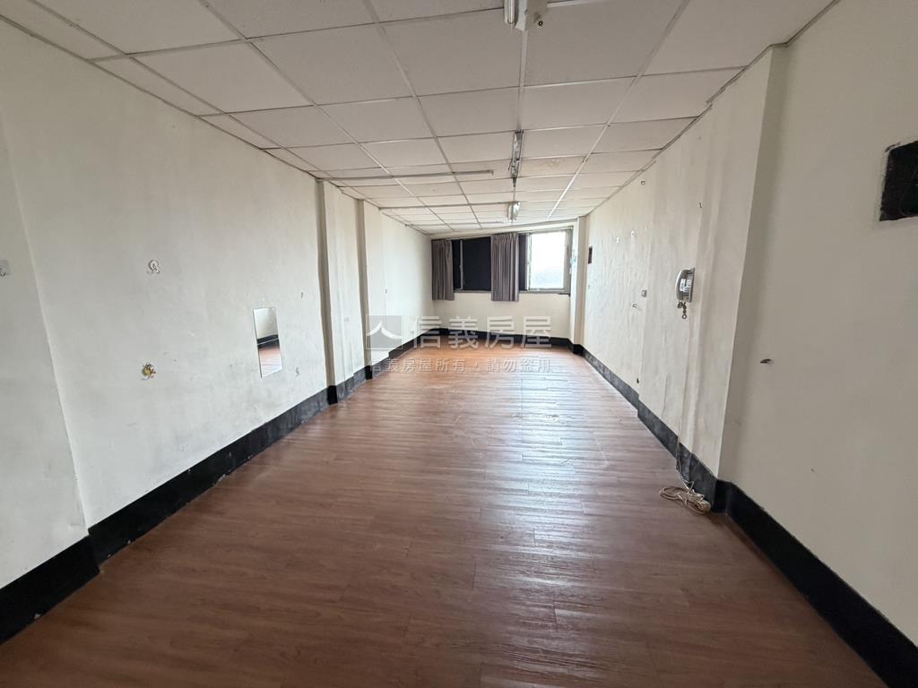 近國道大面寬雙店面房屋室內格局與周邊環境