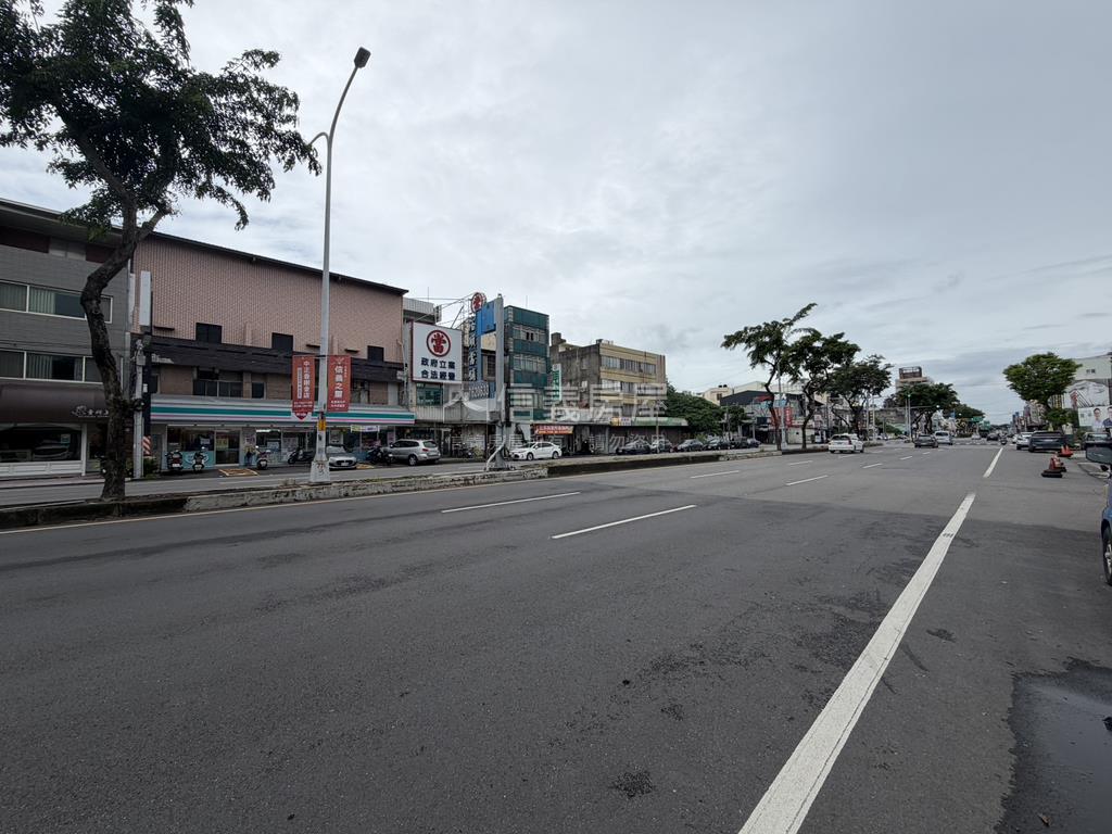 近國道大面寬雙店面房屋室內格局與周邊環境