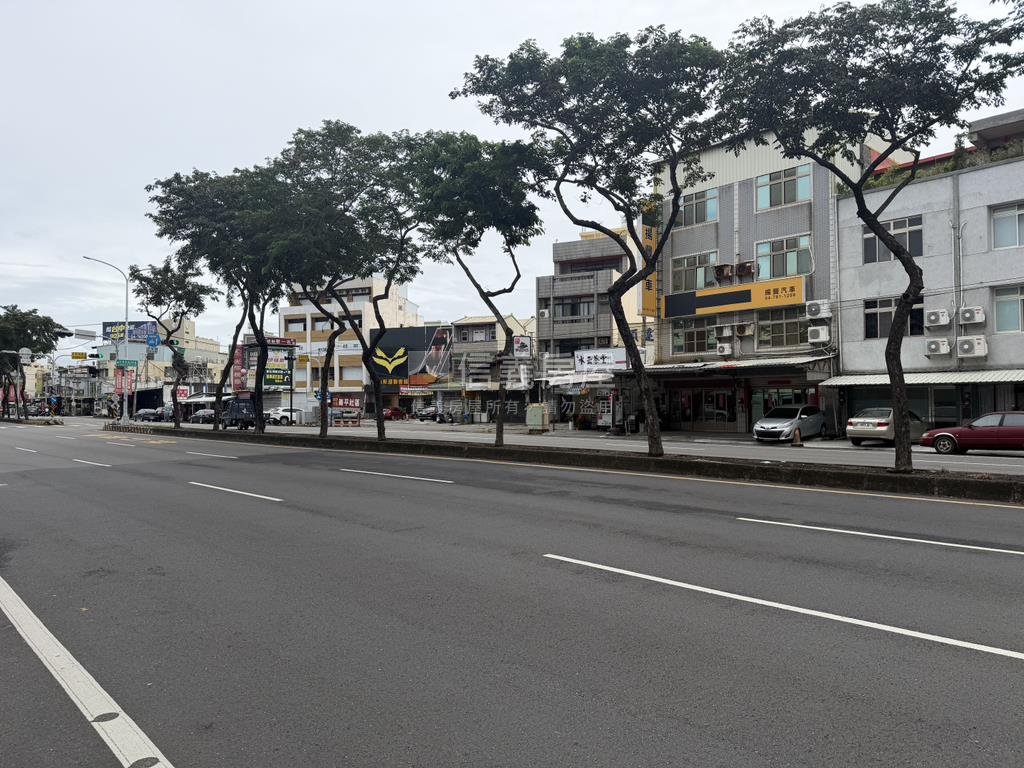近國道大面寬雙店面房屋室內格局與周邊環境