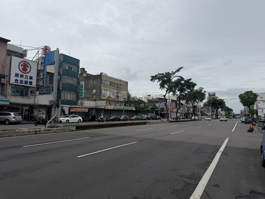 近國道大面寬雙店面房屋室內格局與周邊環境