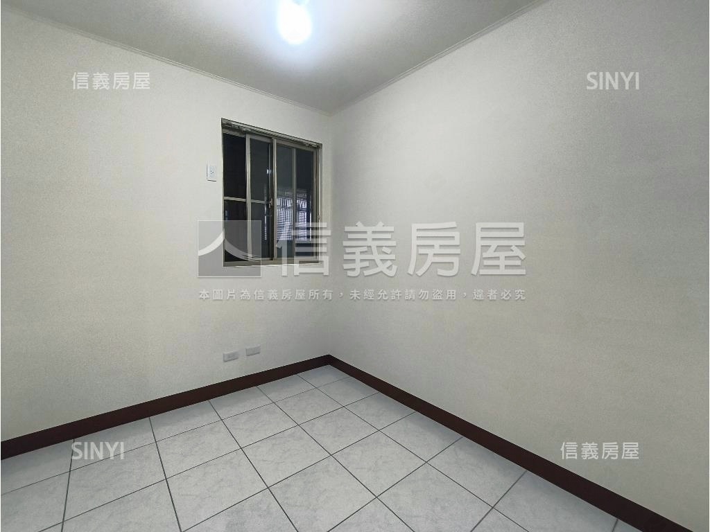 首都觀邸高樓三房車位房屋室內格局與周邊環境