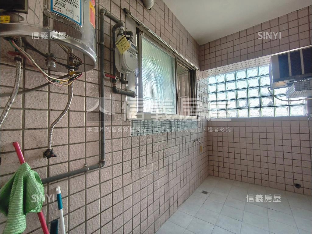 首都觀邸高樓三房車位房屋室內格局與周邊環境