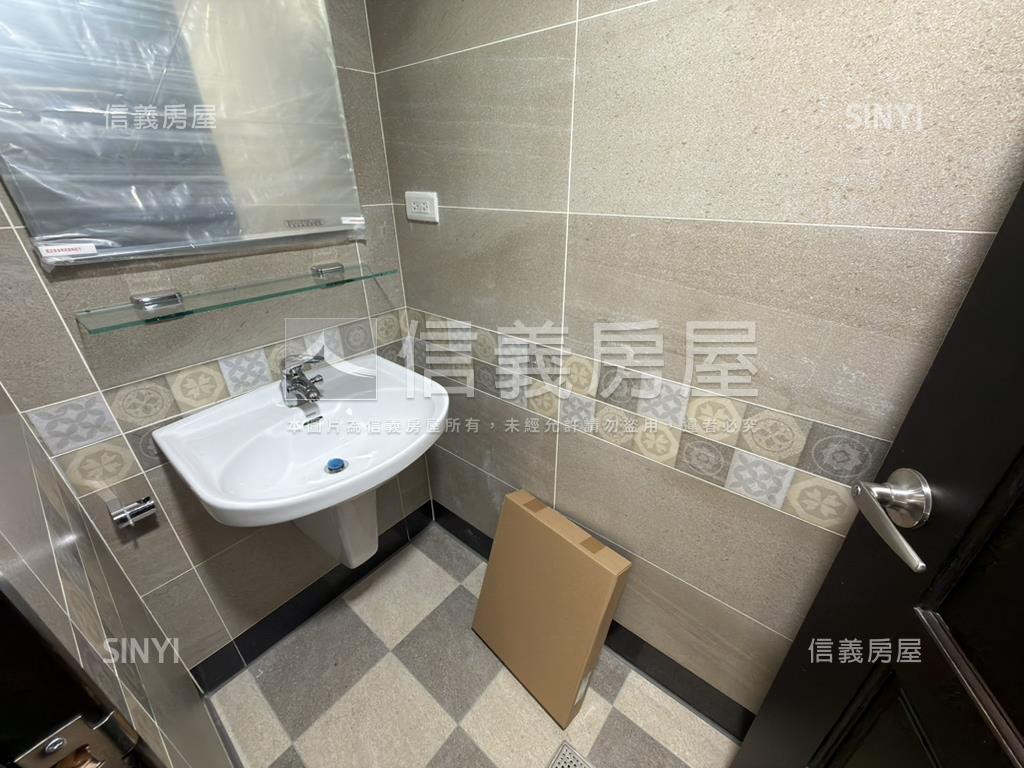 中路君邑富永大面寬店面房屋室內格局與周邊環境