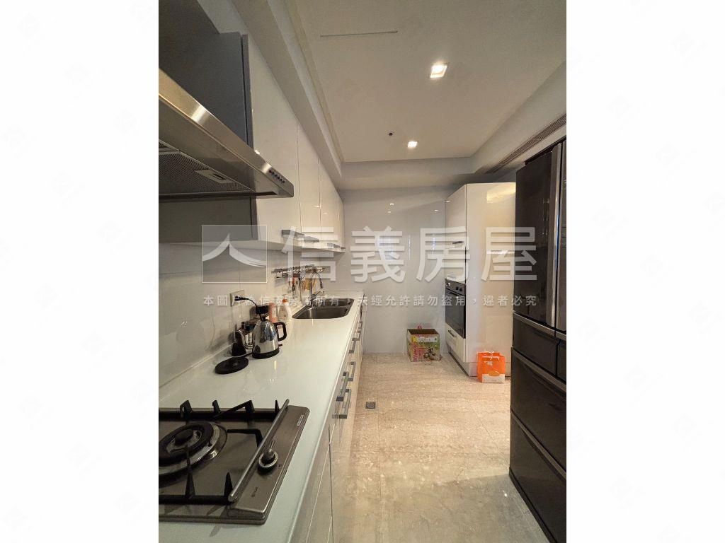 國庭高樓美景四房房屋室內格局與周邊環境