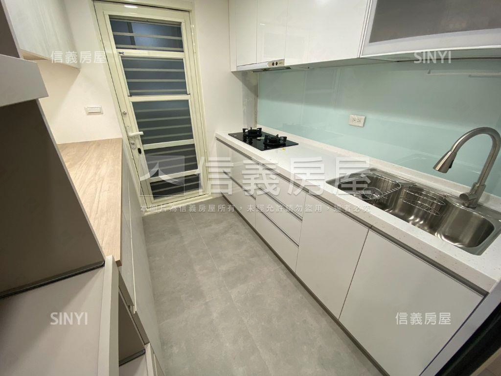 近Ａ２２捷運多樓層店住房屋室內格局與周邊環境