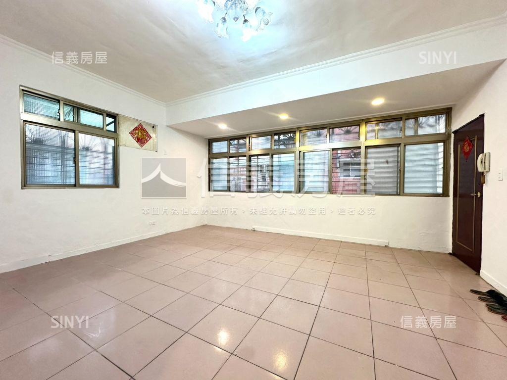 【邊間採光２樓】近萬大線房屋室內格局與周邊環境