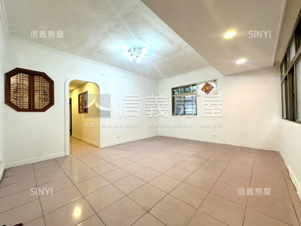 【邊間採光２樓】近萬大線房屋室內格局與周邊環境