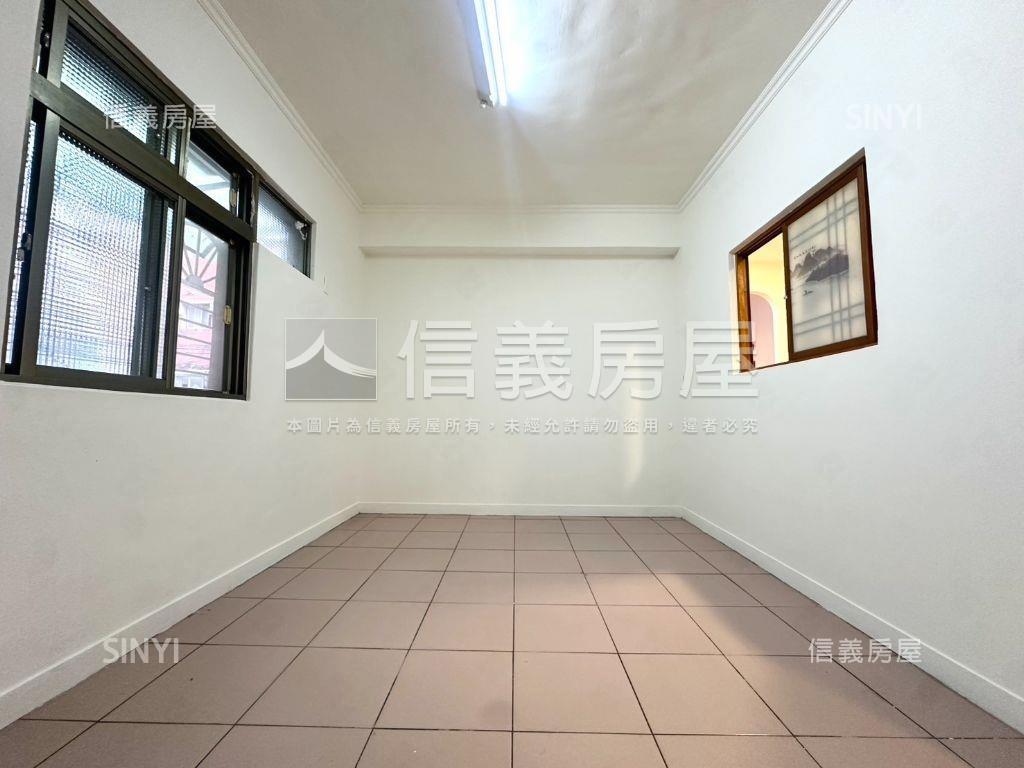 【邊間採光２樓】近萬大線房屋室內格局與周邊環境