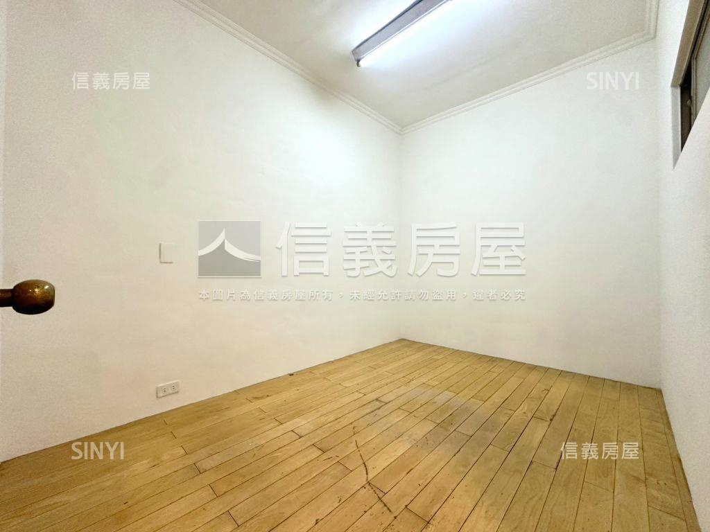 【邊間採光２樓】近萬大線房屋室內格局與周邊環境