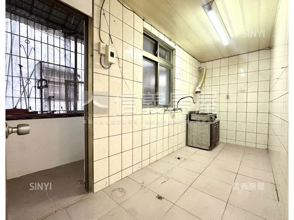 【邊間採光２樓】近萬大線房屋室內格局與周邊環境