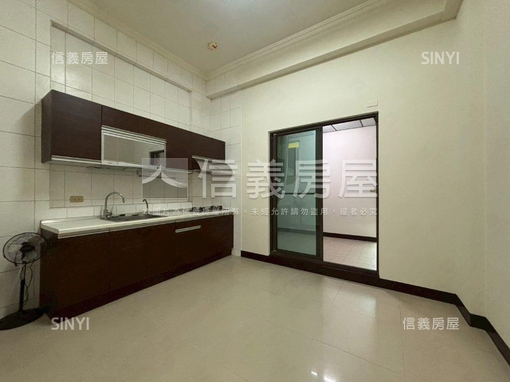 高大特區｜大地坪雙車墅房屋室內格局與周邊環境