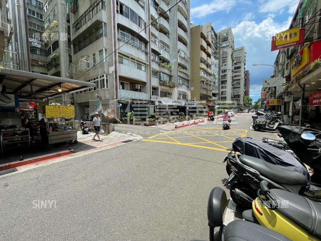民生社區美食巷人潮店面Ｂ房屋室內格局與周邊環境