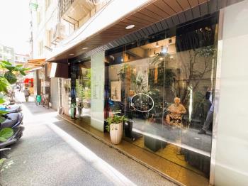 民生社區美食巷人潮店面Ｂ