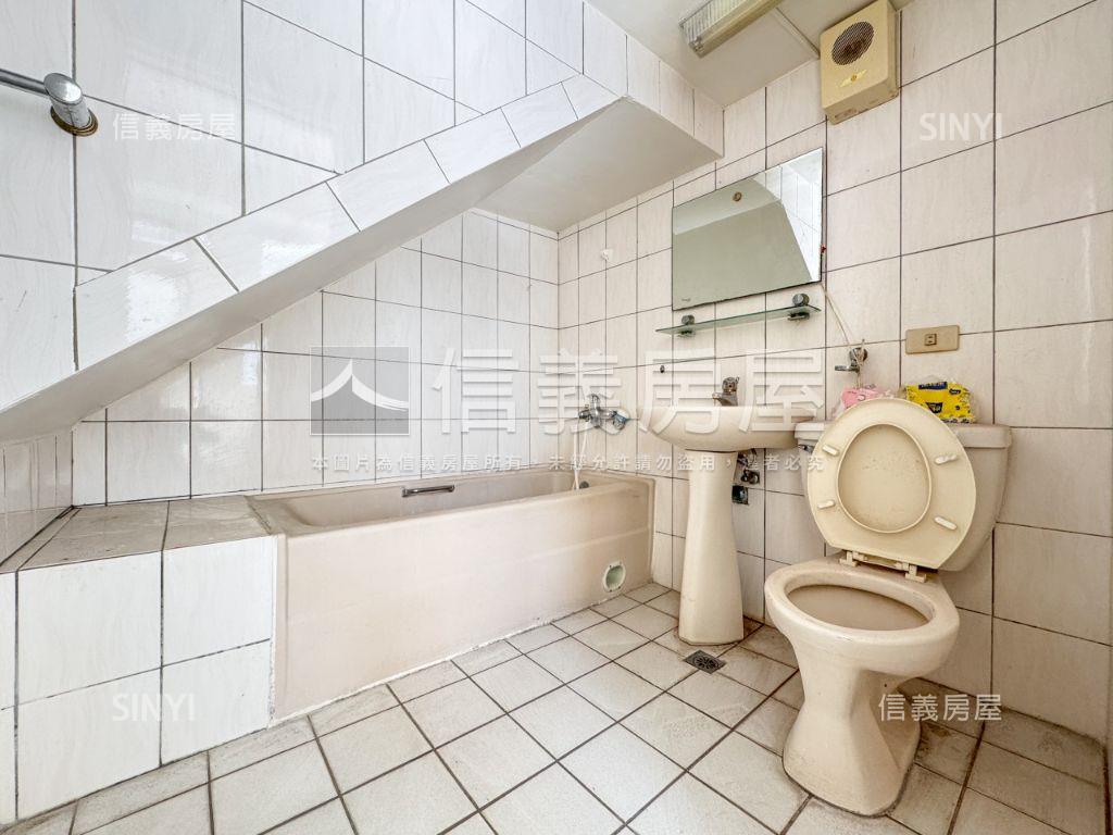 有車庫！東海天母臨路別墅房屋室內格局與周邊環境