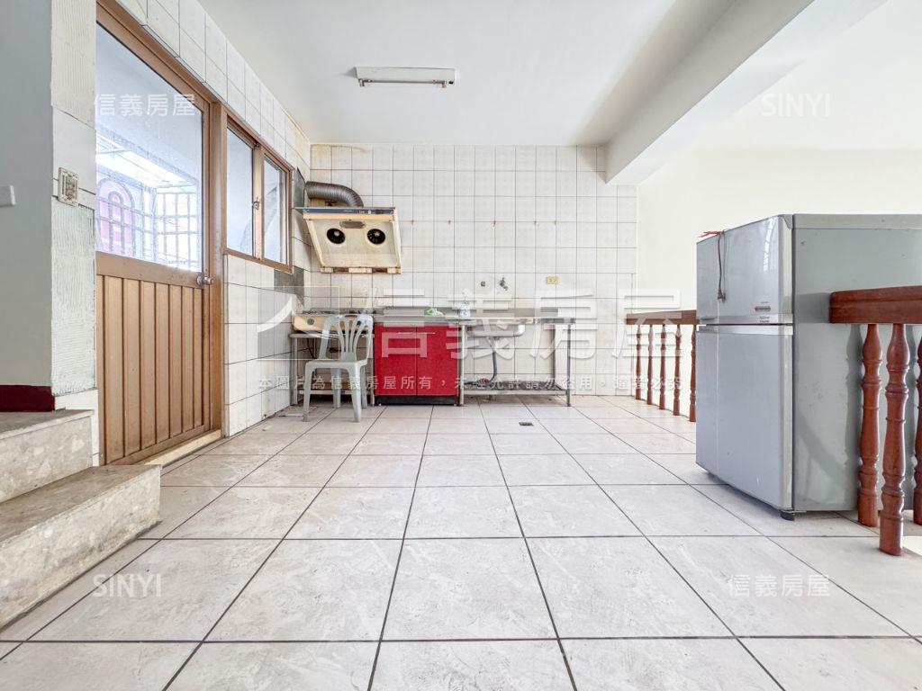 有車庫！東海天母臨路別墅房屋室內格局與周邊環境