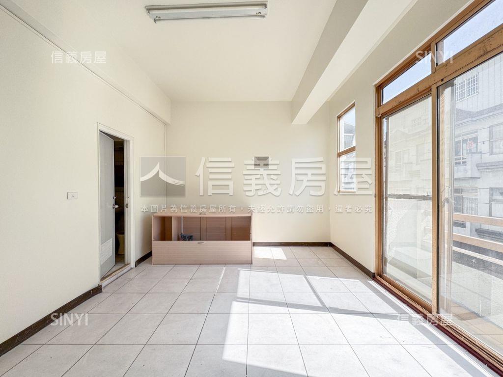 有車庫！東海天母臨路別墅房屋室內格局與周邊環境