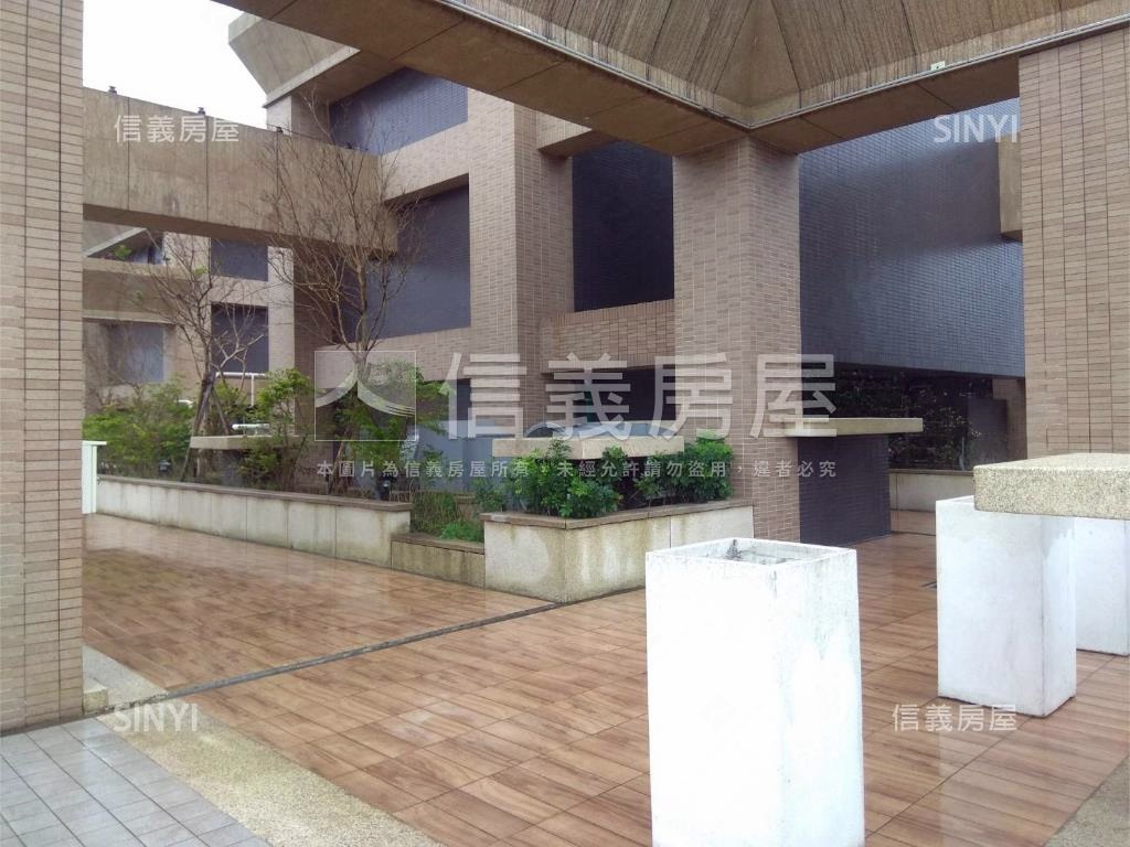 秀峰學區稀有康郡四房房屋室內格局與周邊環境