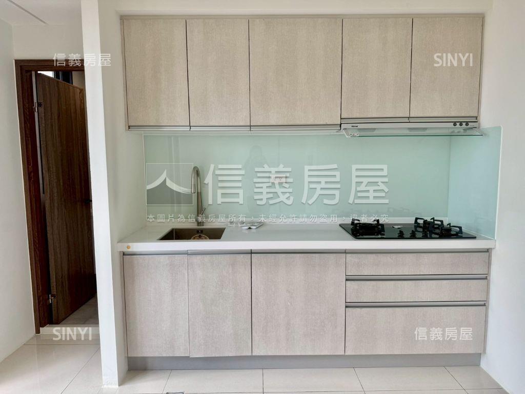 俗！東區輕屋齡一房車位房屋室內格局與周邊環境