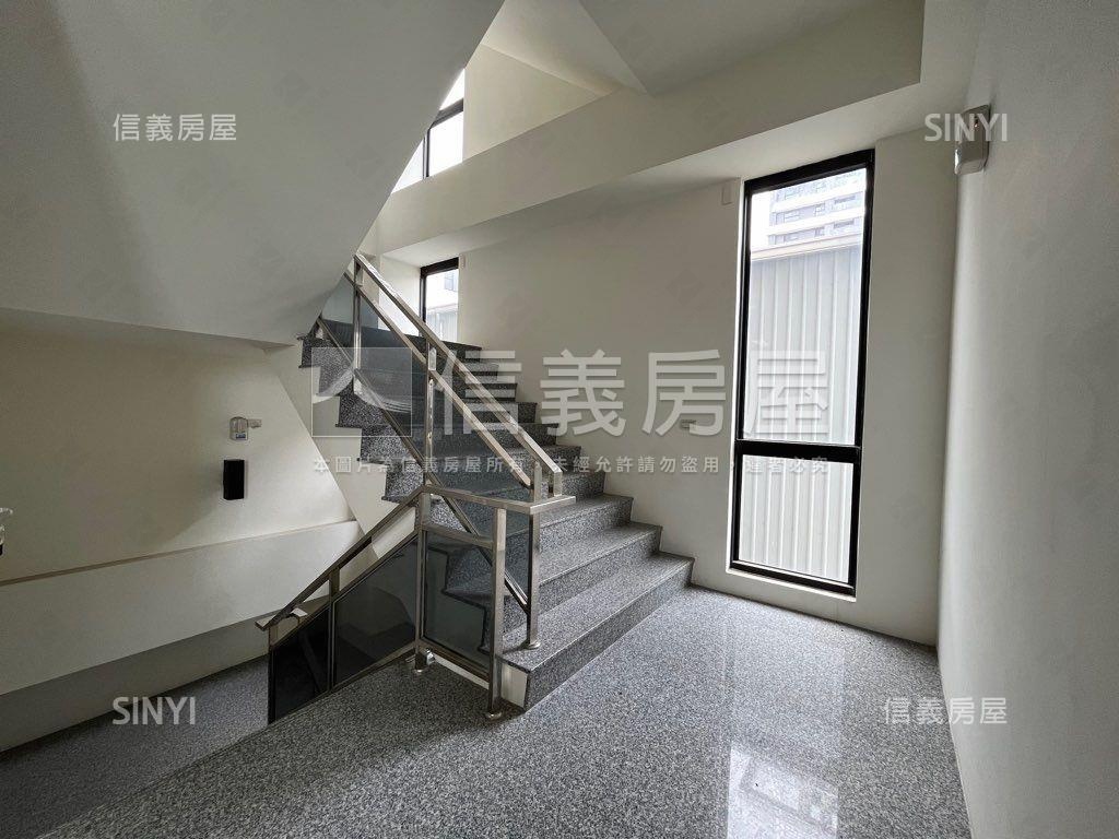 南區約２９９坪地企業總部房屋室內格局與周邊環境