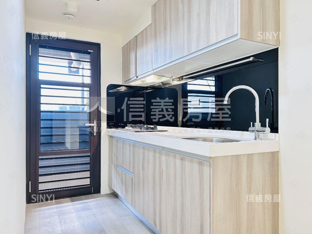 客運園區璟都艾美次頂樓房屋室內格局與周邊環境