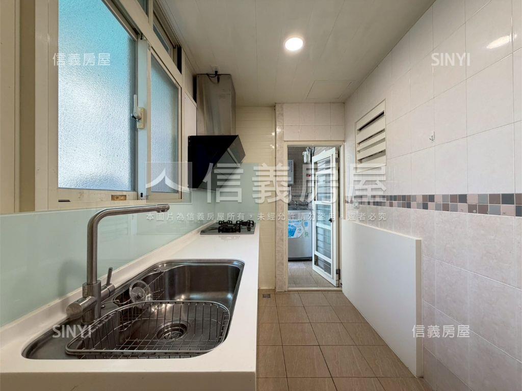 中港一街精裝二樓房屋室內格局與周邊環境