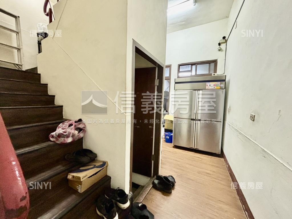 近市場世運臨路透天店面房屋室內格局與周邊環境