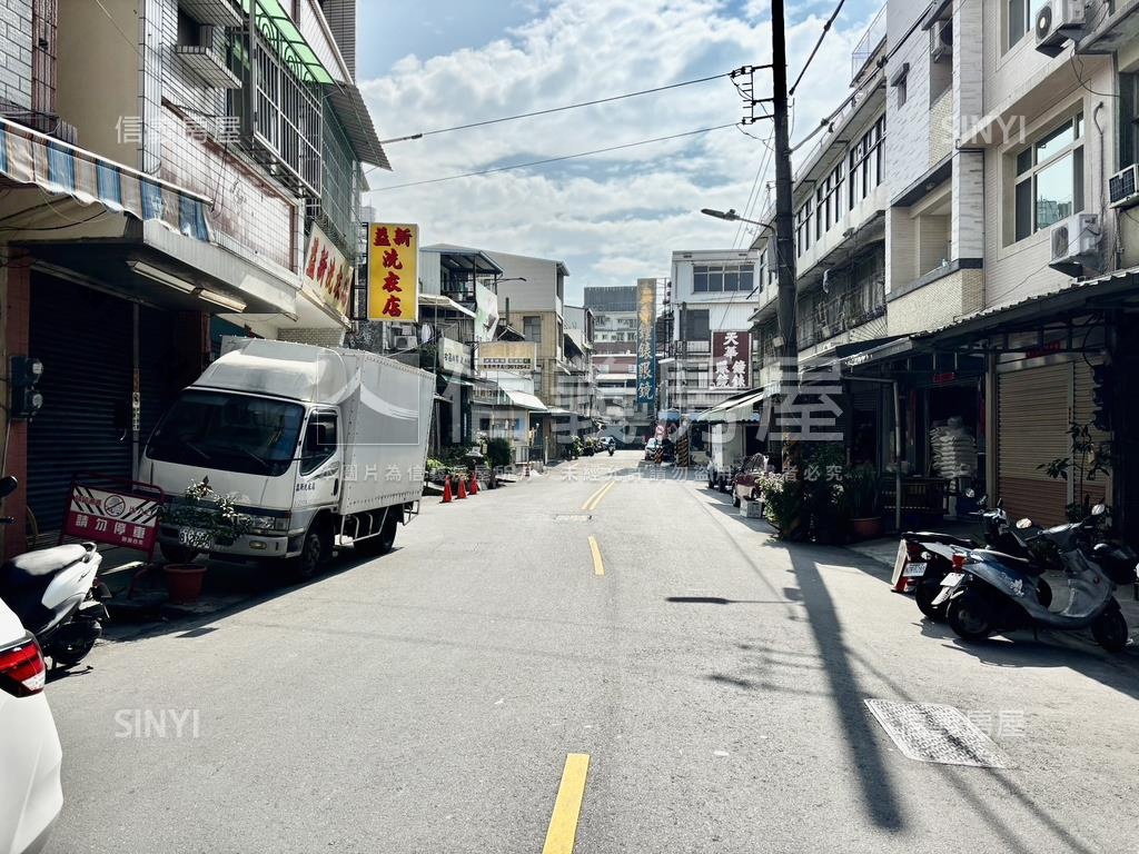 近市場世運臨路透天店面房屋室內格局與周邊環境