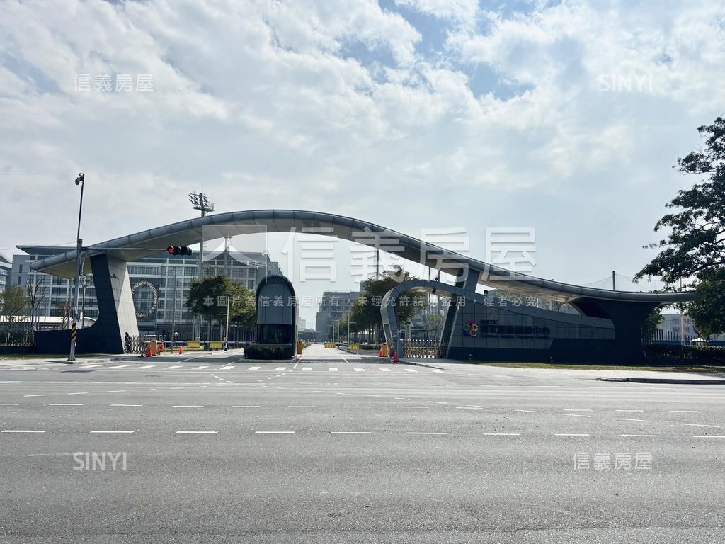 近市場世運臨路透天店面房屋室內格局與周邊環境