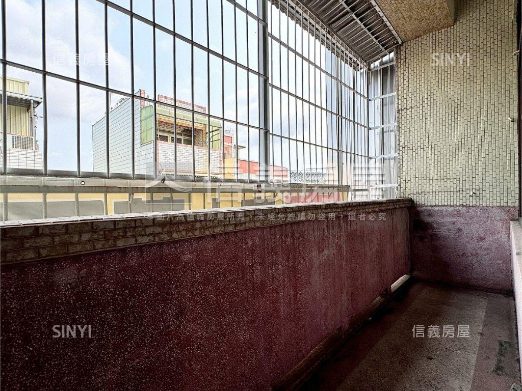 近市場世運臨路透天店面房屋室內格局與周邊環境
