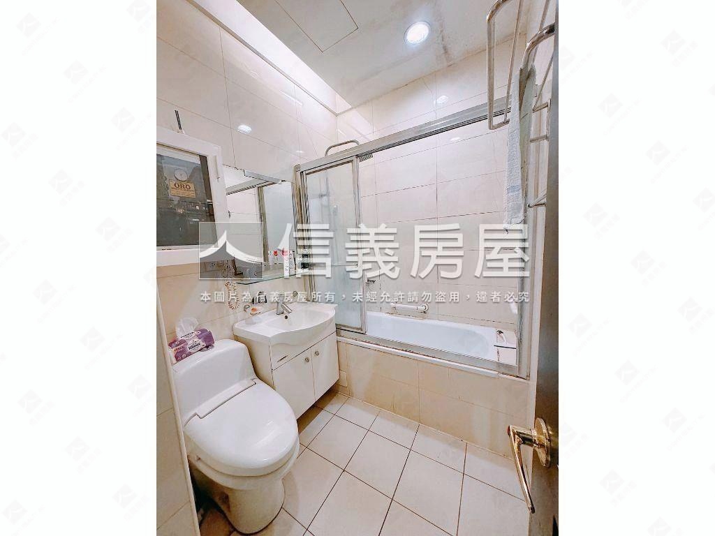 捷運首席一樓庭院戶房屋室內格局與周邊環境