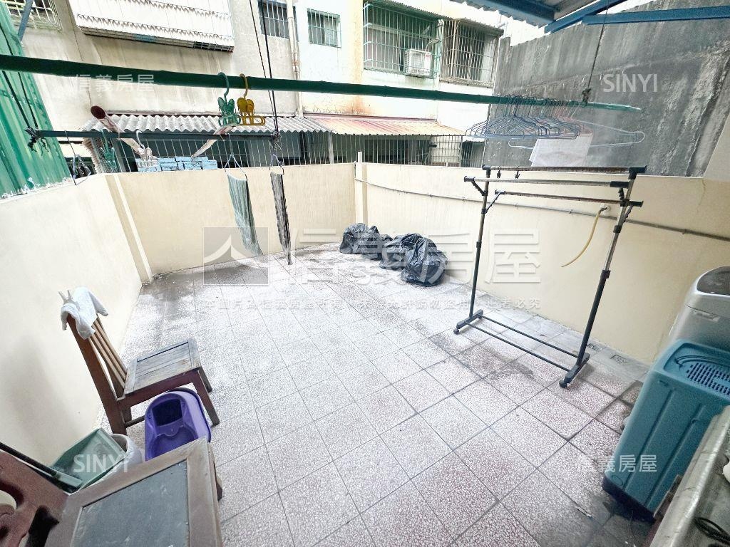 五甲近未來捷運站正街透天房屋室內格局與周邊環境