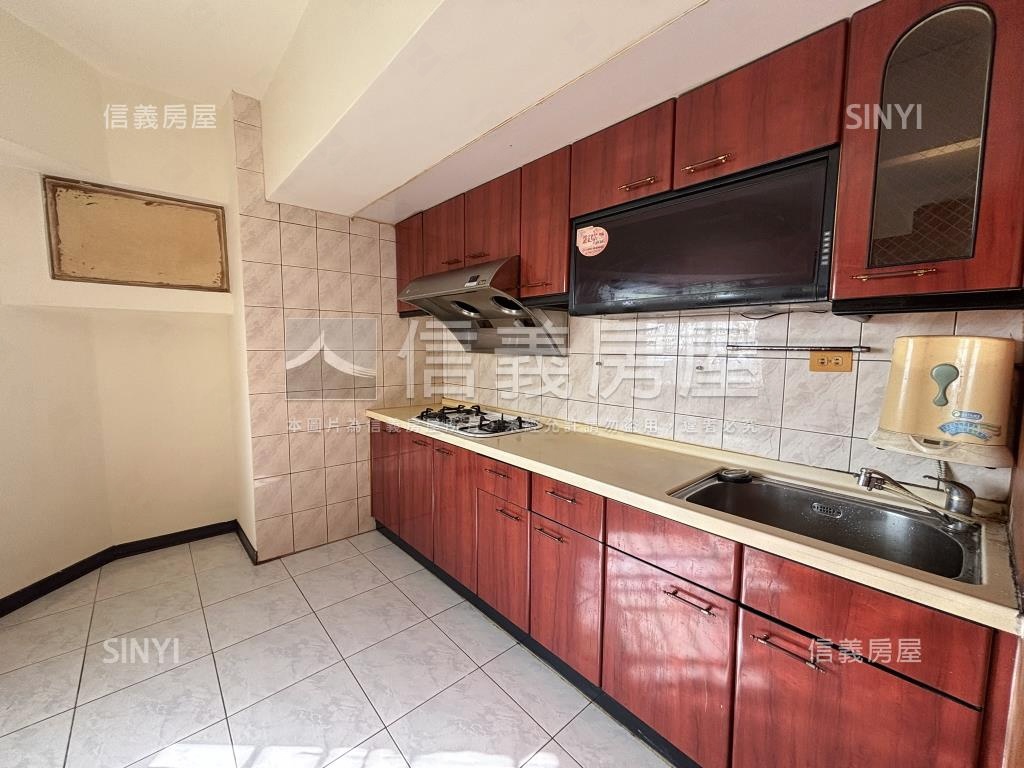 新營｜大空間採光三房平車房屋室內格局與周邊環境