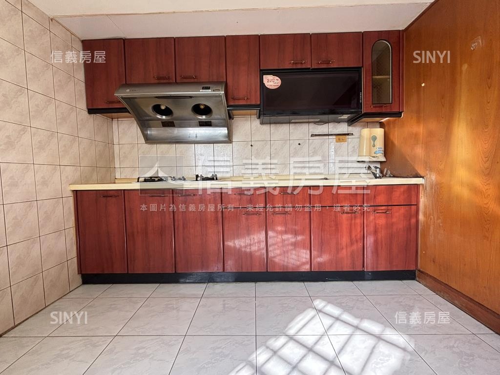 新營｜大空間採光三房平車房屋室內格局與周邊環境