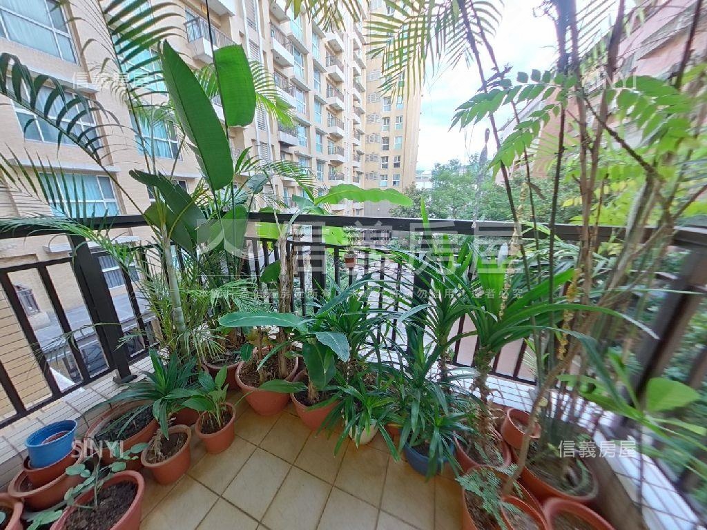 名軒皇城三面採光面中庭房屋室內格局與周邊環境
