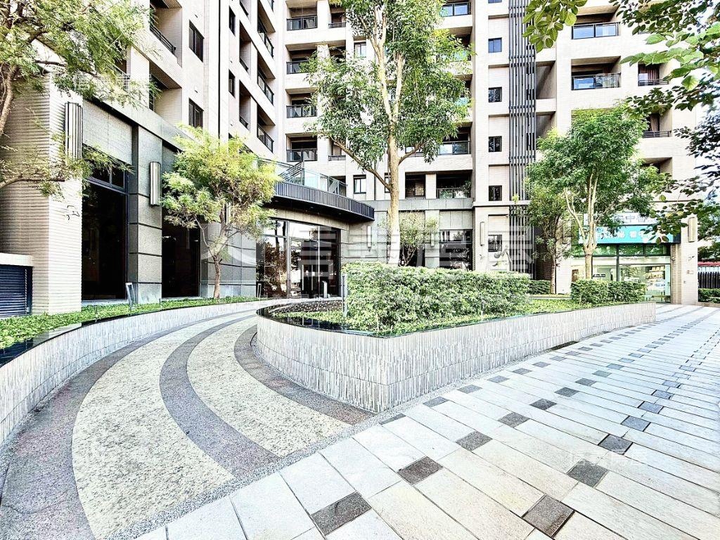 市心絕版格局美裝四房平車房屋室內格局與周邊環境