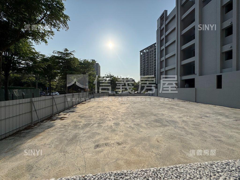公園綠地旁大地坪方正土地房屋室內格局與周邊環境