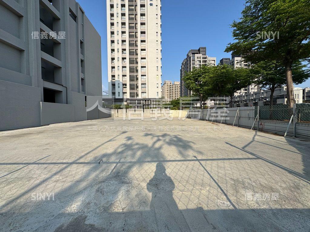 公園綠地旁大地坪方正土地房屋室內格局與周邊環境