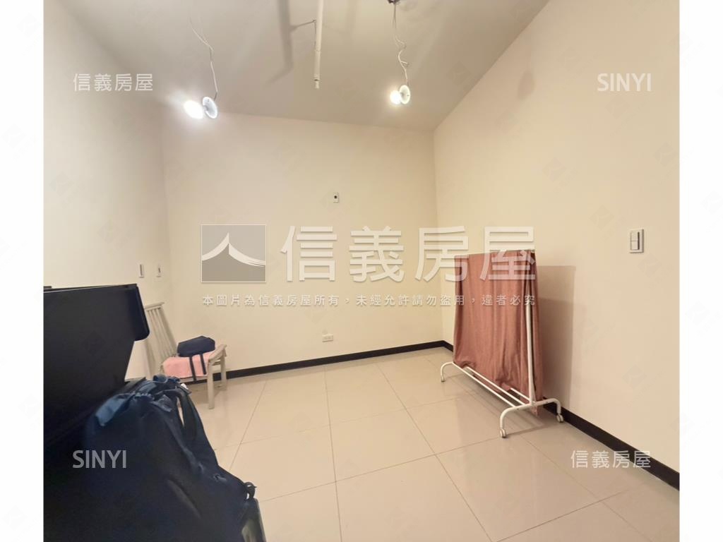 皇普誠意出售高樓兩房平車房屋室內格局與周邊環境