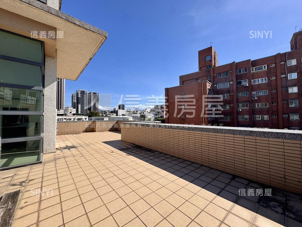 悅森朵夫次頂透亮２房２衛房屋室內格局與周邊環境