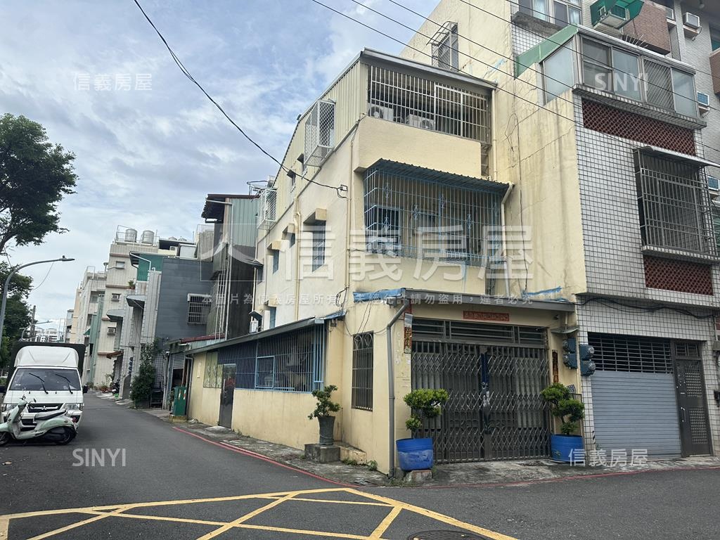 近文藻公園旁邊間美透天房屋室內格局與周邊環境
