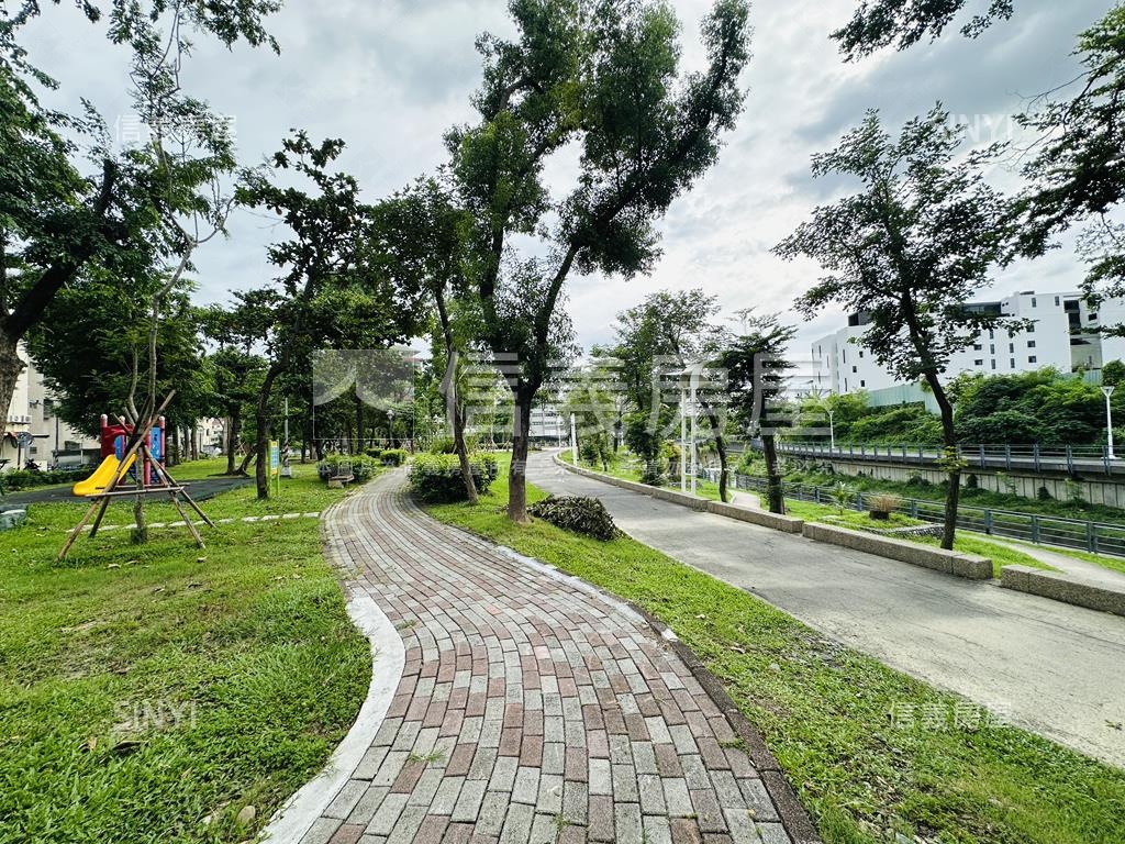 近文藻公園旁邊間美透天房屋室內格局與周邊環境