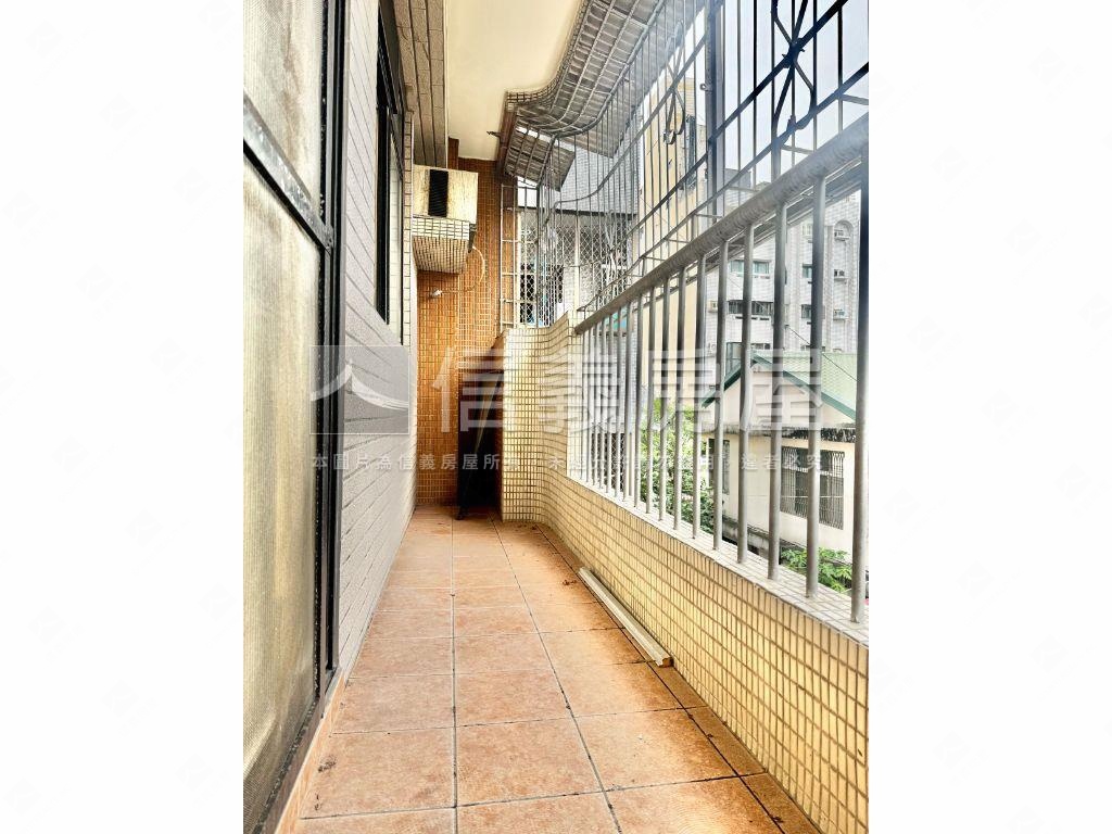 近中國醫３樓前後陽台房屋室內格局與周邊環境
