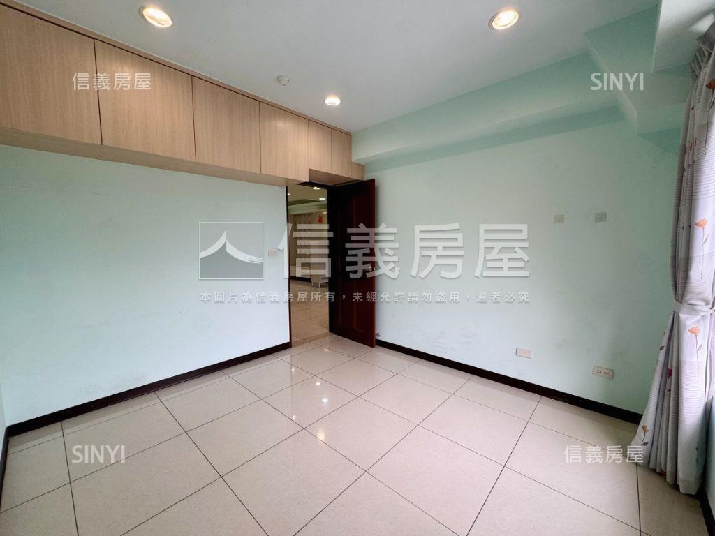 稀有釋出三房雙車位看這裡房屋室內格局與周邊環境
