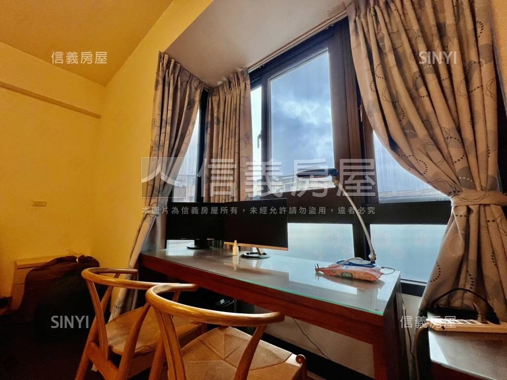 屋齡約１４年美透店房屋室內格局與周邊環境