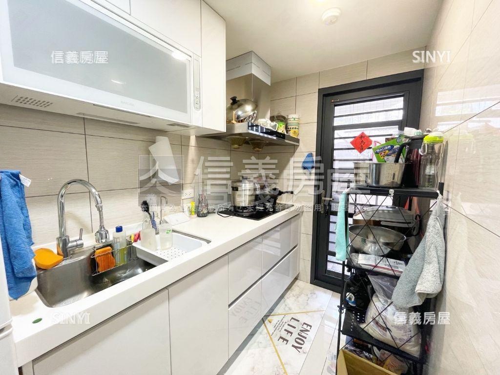 新潤陽光裝潢雙陽台三房房屋室內格局與周邊環境