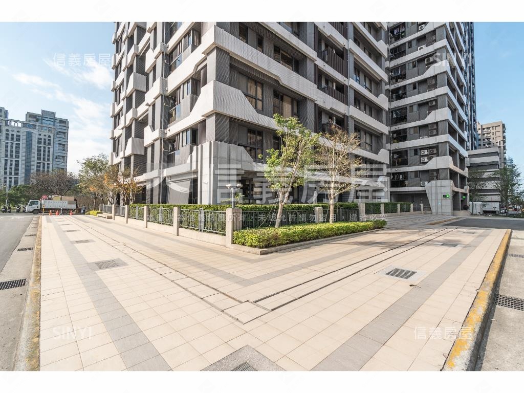 新潤陽光裝潢雙陽台三房房屋室內格局與周邊環境