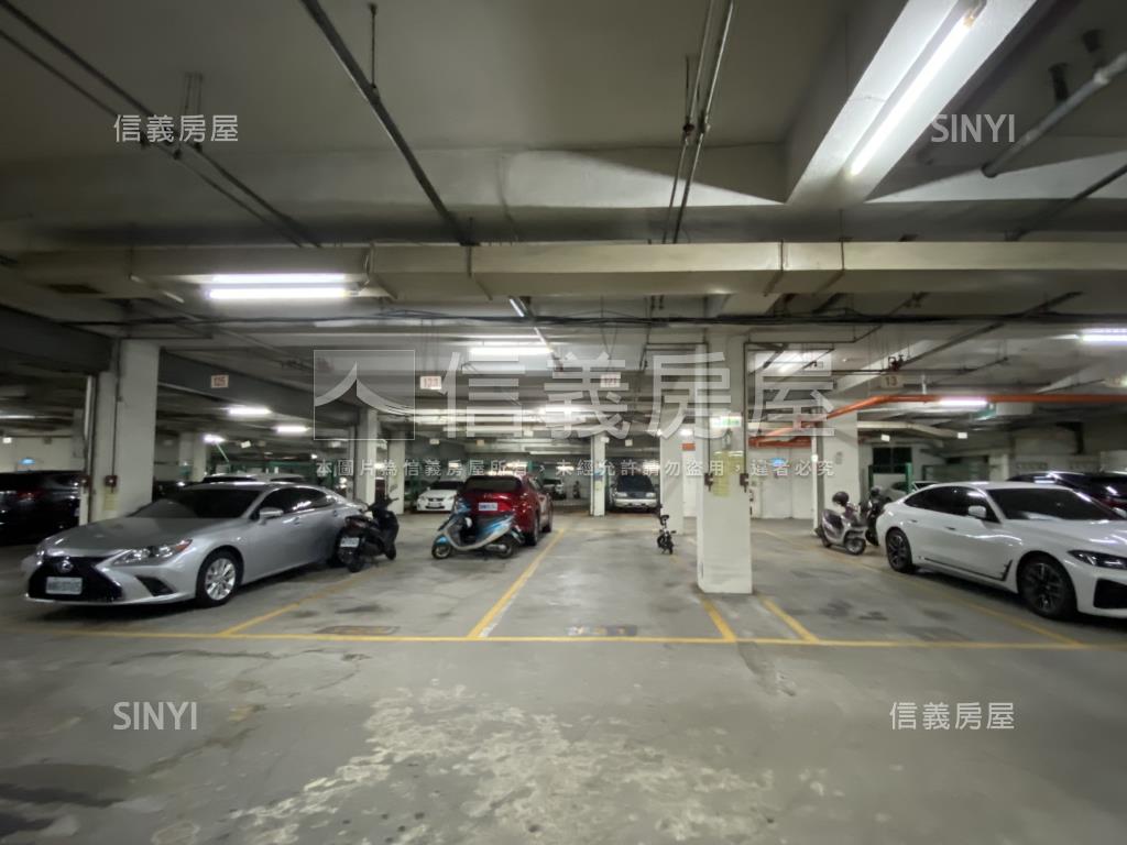 台中居易大４房平面車位房屋室內格局與周邊環境